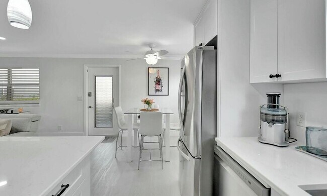 Building Photo - 581 Monaco Blvd