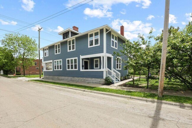 Building Photo - 1087 E Sycamore St