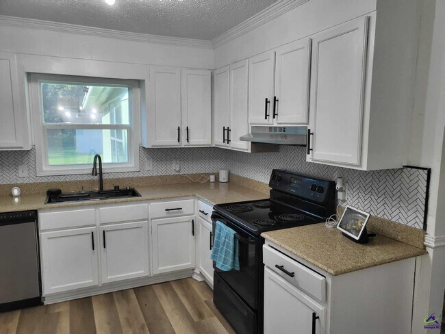 Building Photo - 2800 S Estates Rd