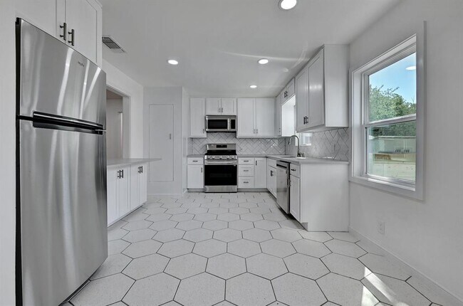 Building Photo - 203 Nelray Blvd