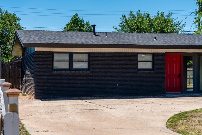 Building Photo - Fully Renovated 3-Bedroom Home in Bethany ...