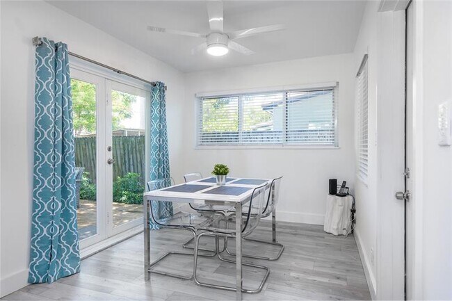 Building Photo - 822 NE 16th Ct