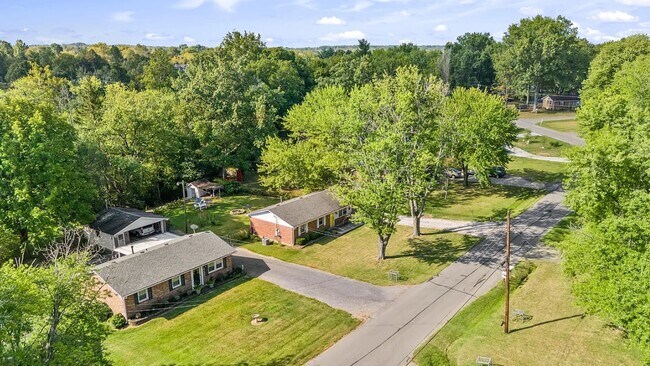 Building Photo - 705 Lakeview Ave