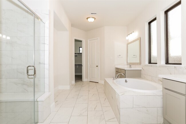 Building Photo - 30627 S Creek Way