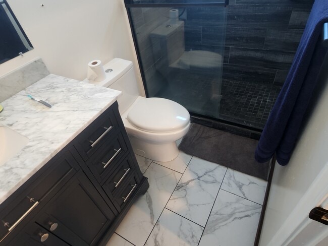 Building Photo - 8956 Salmon Falls Dr