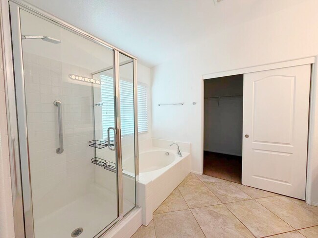 Building Photo - 7473 Glorious Sun Dr