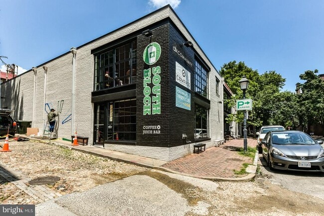 Building Photo - 1808 W Abingdon Dr