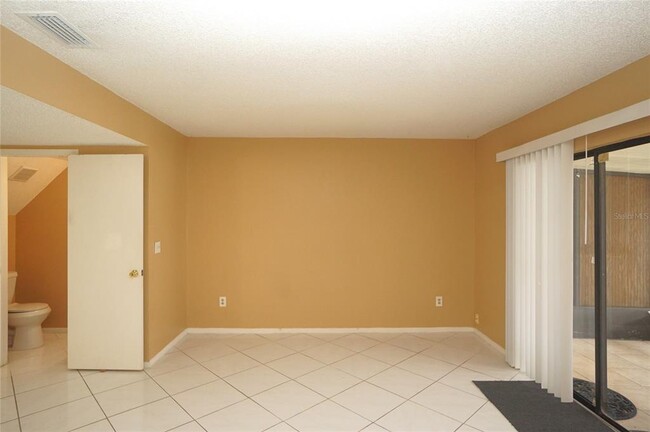 Building Photo - 10049 Lake Oak Cir