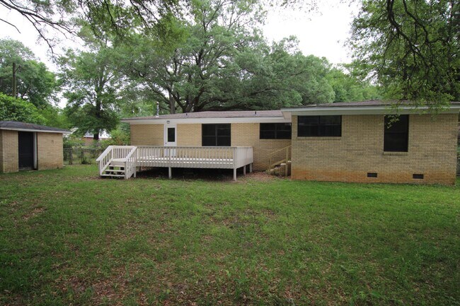 Building Photo - Available Now – 3BR/2BA Home Near HWY 90, ...
