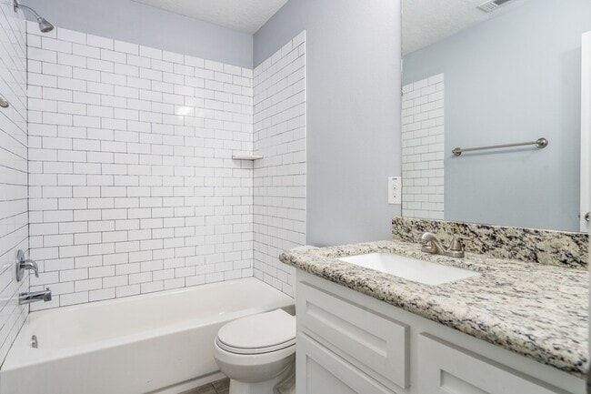 Building Photo - 207 N Poplar St