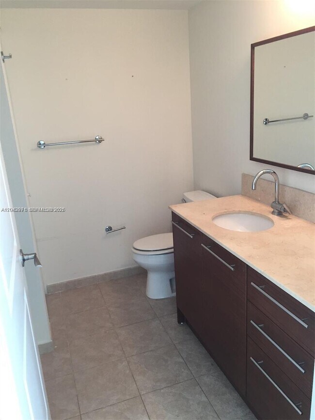 Building Photo - 2681 N Flamingo Rd