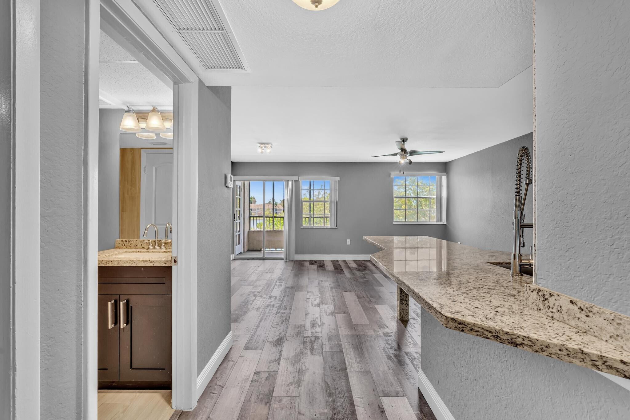 Building Photo - 2850 N Oakland Forest Dr