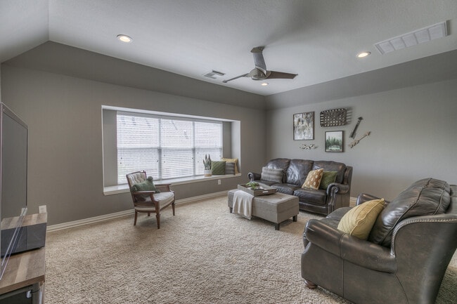 Large Upstairs Gameroom - 323 Arbor Ridge Ln