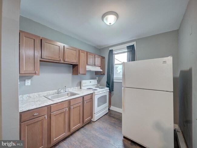 Building Photo - 2047 Griffis Ave