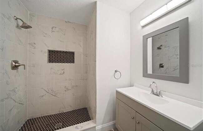 Building Photo - 7013 Salinas Ct