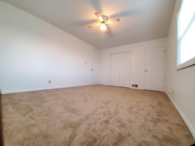 bedroom - 140 Buckeye Cir