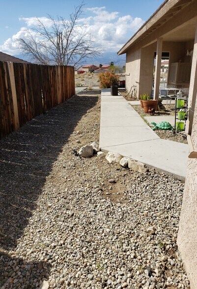 Building Photo - 13160 Agua Cayendo Rd