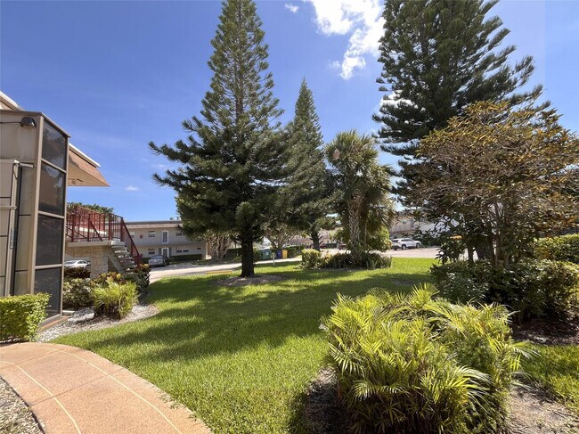 Building Photo - 212 Oxford 400