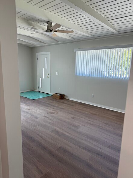 Building Photo - 192 E Vista del Cerro Dr