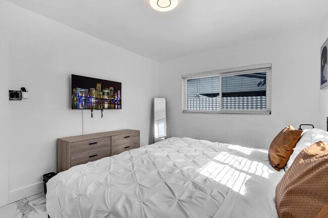 Building Photo - 7001 Coolidge St