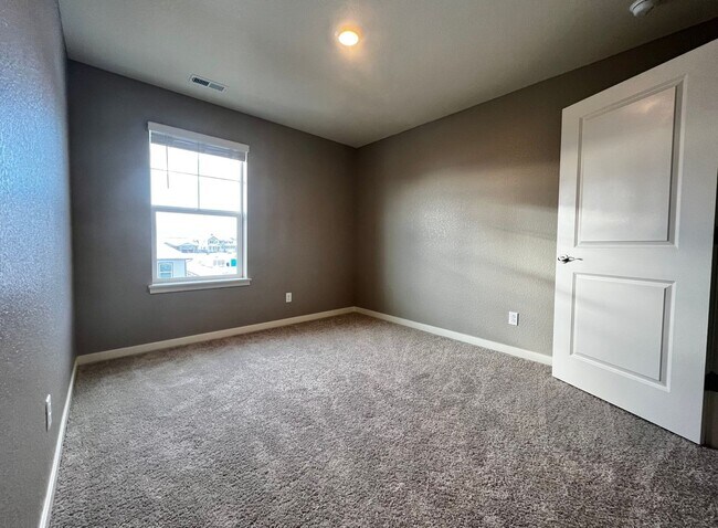 Building Photo - Gorgeous 4 Bed, 2.5 Bath Newer Build in Berthoud!