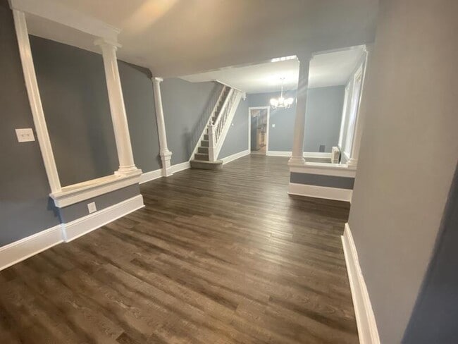 Building Photo - 220 E Marshall St