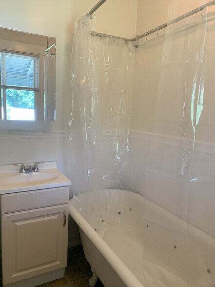 Bathroom - 53 North St
