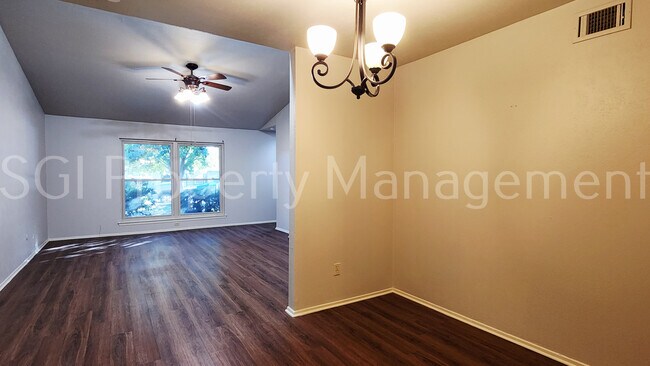 Building Photo - 13607 Flagstone Ln