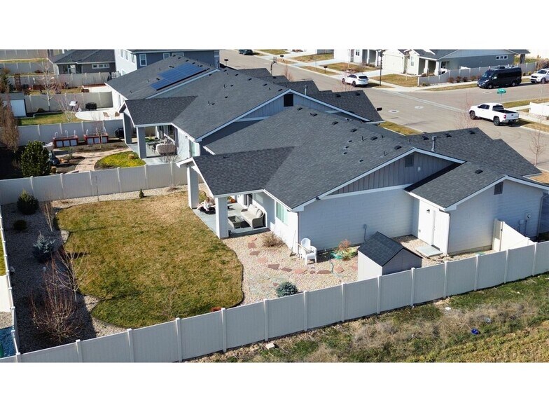 Building Photo - 1343 E Fort Erie St