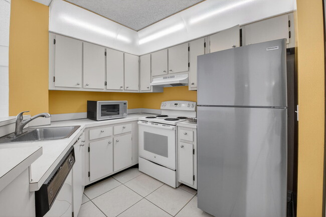 Building Photo - 7535 S Oriole Blvd