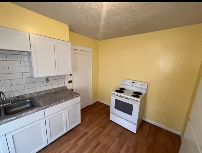 Building Photo - 3911 W 18th St