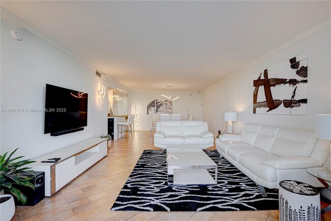 Building Photo - 10350 W Bay Harbor Dr