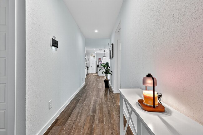 Building Photo - 8730 Shumard Oak Dr