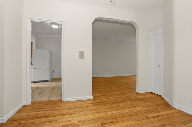Entry foyer. - 2 Greenridge Ave