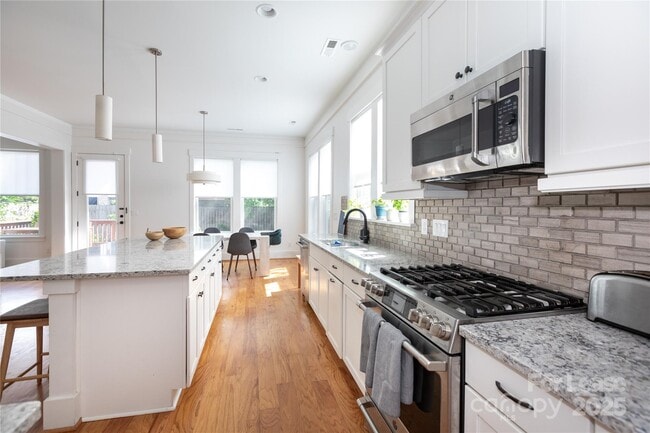 Building Photo - 807 E 36th St