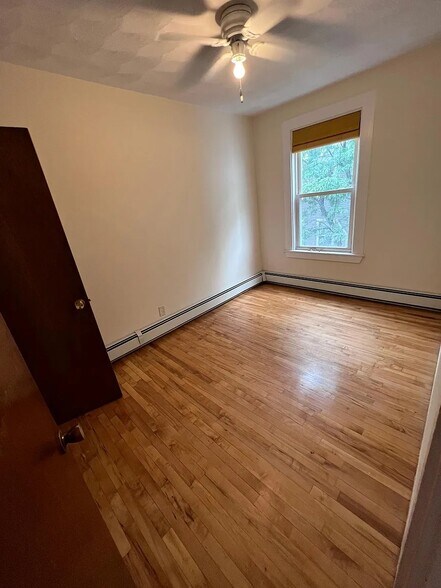 Building Photo - 82 Hampshire St