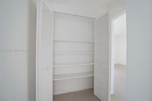 Building Photo - 2000 NE 135th St