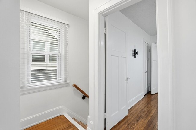 Building Photo - 2 Bed 2 Bath in Oakley!