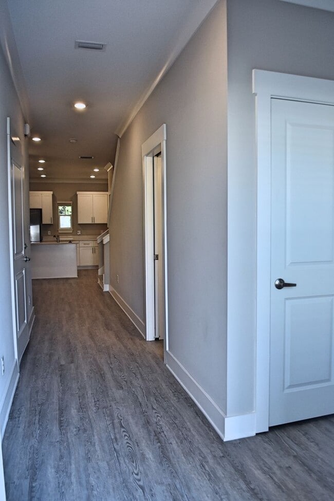 Building Photo - Available June 2025-Garage Unit Verandas a...