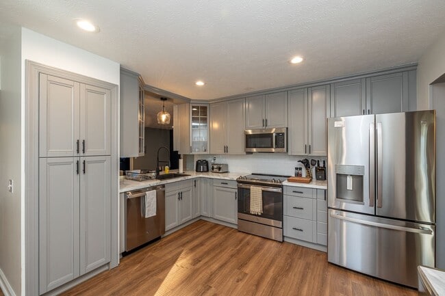 Building Photo - Gorgeous home for rent in very desirable M...