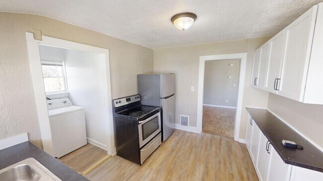 Building Photo - 716 Pearl St