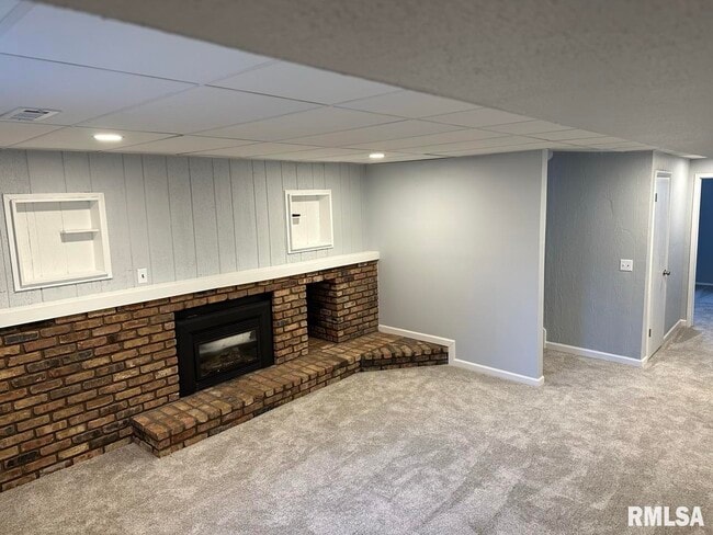 Building Photo - 3840 Wakonda Dr