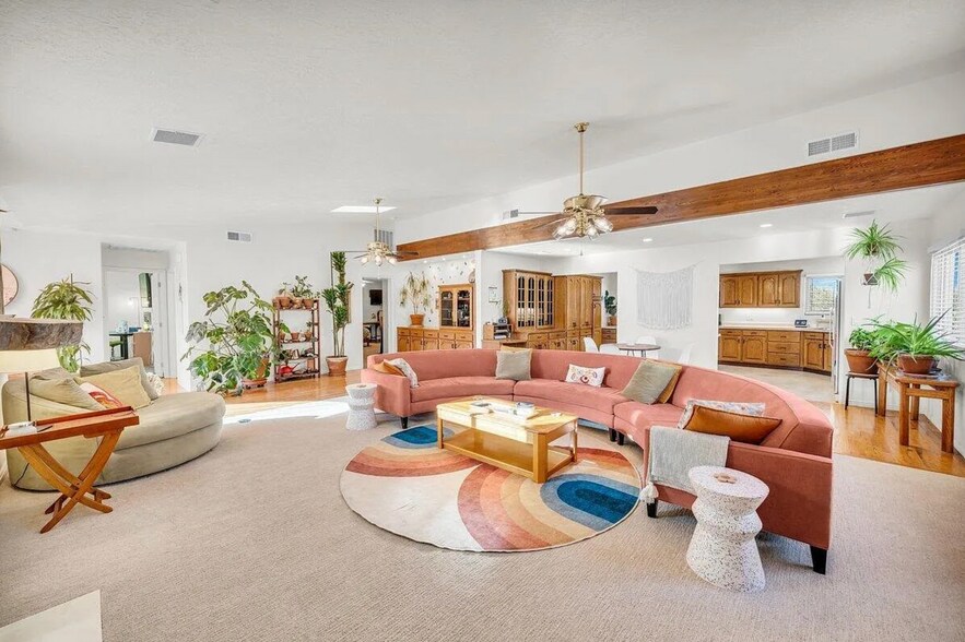 Building Photo - 1010 N 1800 E