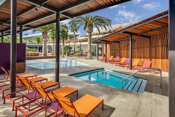 Building Photo - 5350 Playa Vista Dr