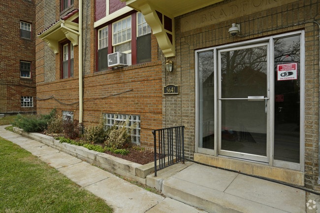 Entrance - Phillips Ave Apartments