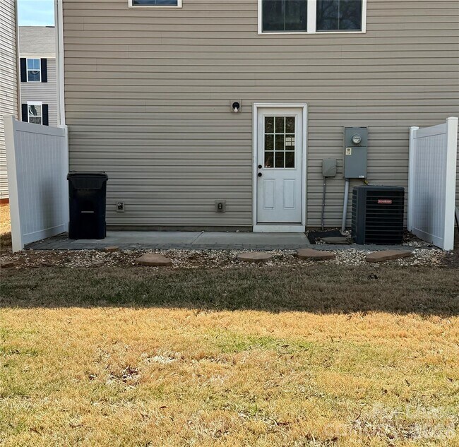 Building Photo - 828 Renee Ave