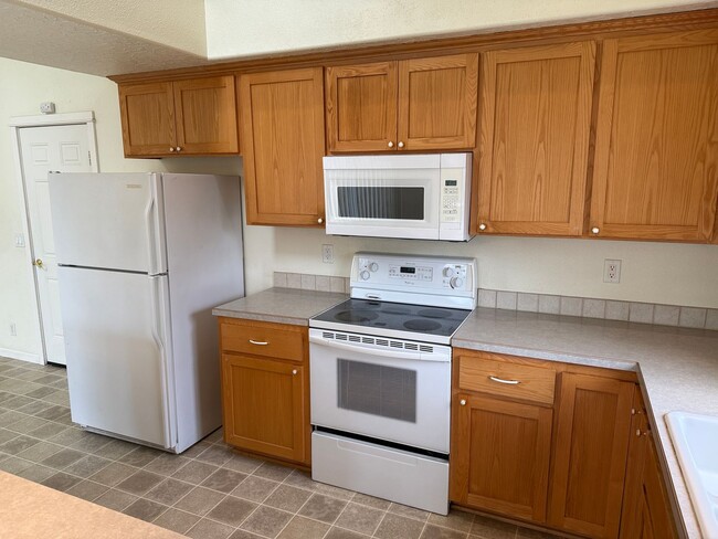 Building Photo - Beautiful 3 bedroom 2 bath house in Cottage Grove!