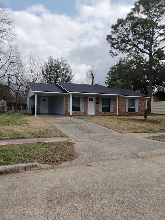 Primary Photo - SINGLE FAMILY BRICK HOME IN SOUTH BOSSIER