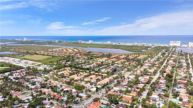 Building Photo - Hollywood Home