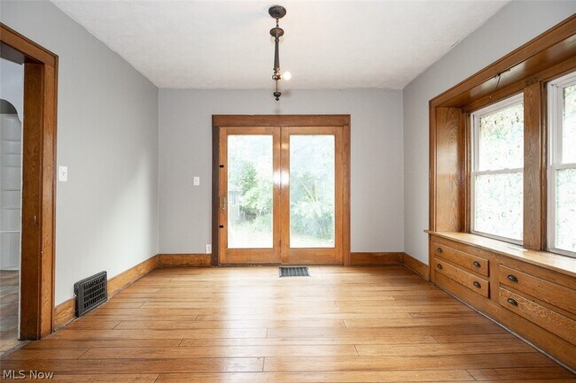Building Photo - 888 Harrison Ave